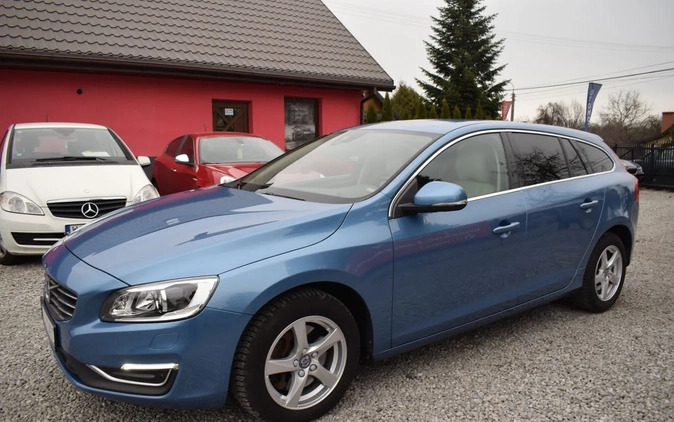 Volvo V60 cena 69900 przebieg: 77000, rok produkcji 2017 z Łuków małe 121